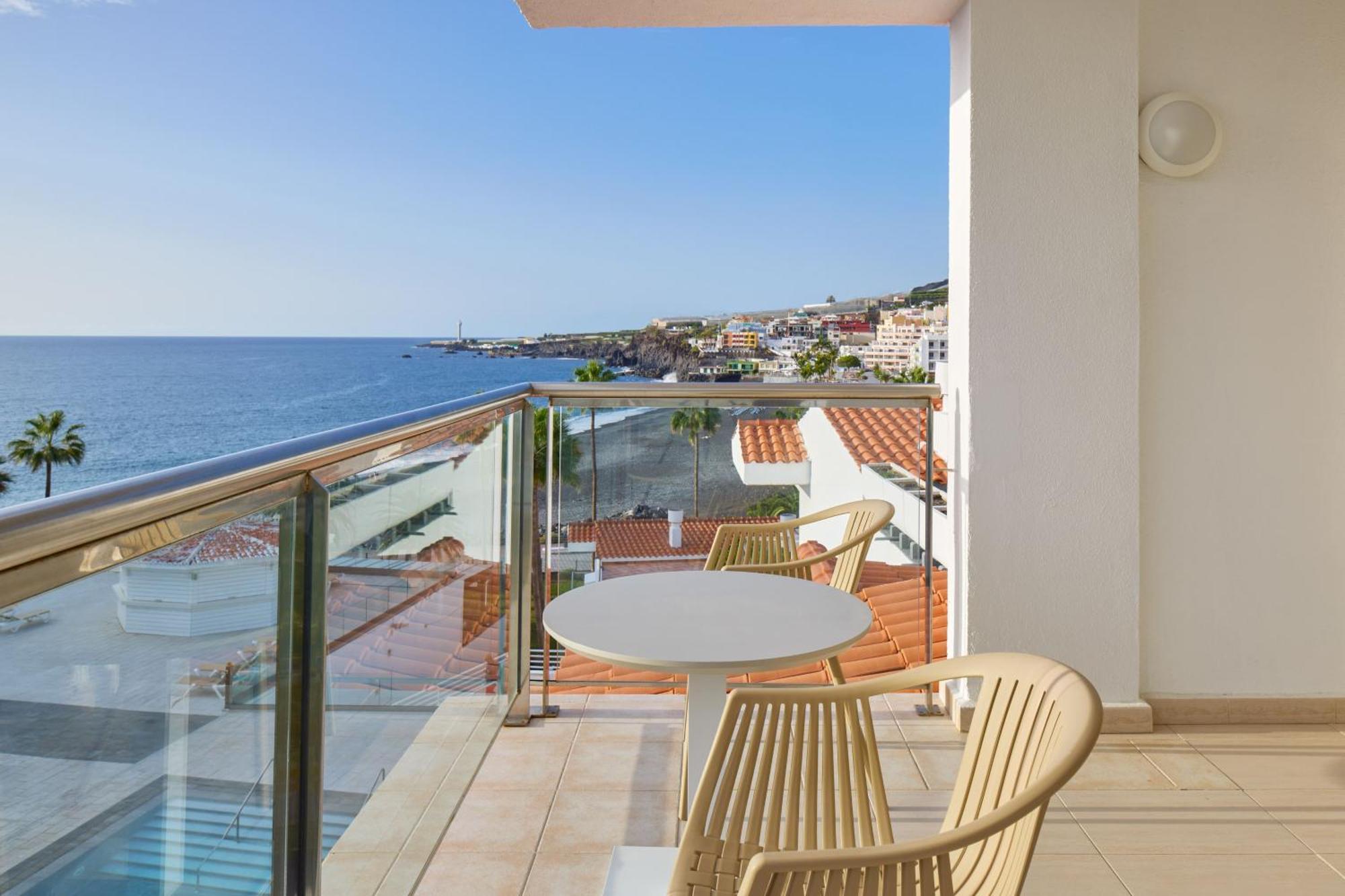 Apartment mit seitlichem Meerblick